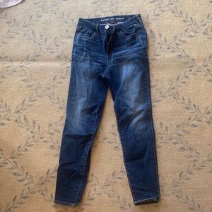 AMERICAN EAGLE DARK WASH SKINNY JEAN